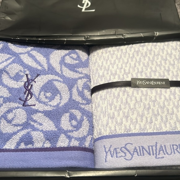 YSL Hand Towels in Laven and White
New in Box (Box not in perfectt shape) - Picture 1 of 4